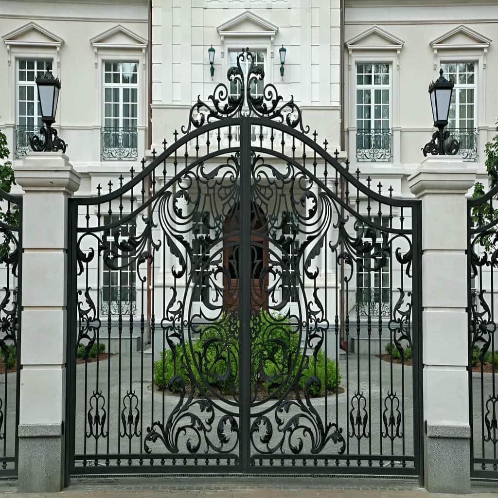 نصب درب پارکینگ فرفورژه نمای رومی با کنترل تراز لنگهها در اهواز نصب درب پارکینگ فرفورژه نمای رومی با کنترل تراز لنگهها در اهواز