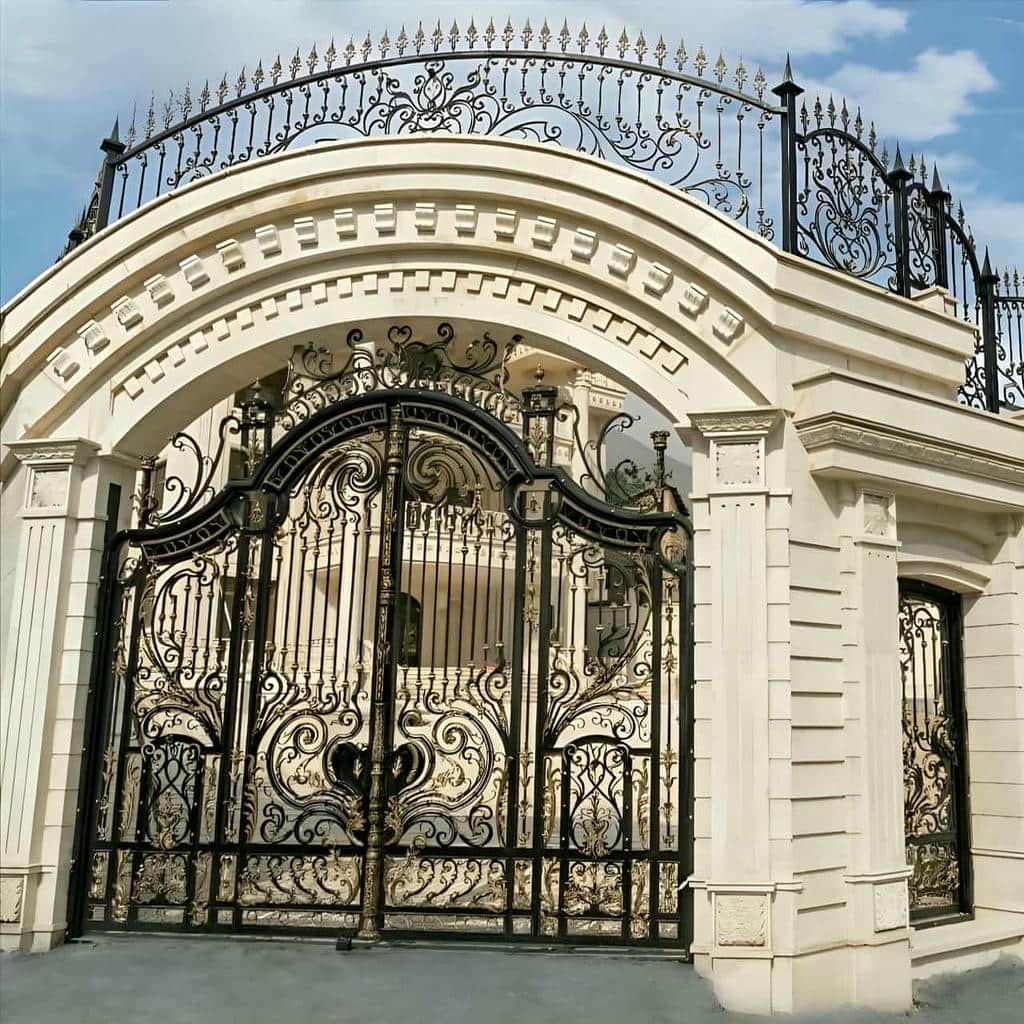 درب آهنی ساده قاب دار دو لنگه متقارن در اهواز