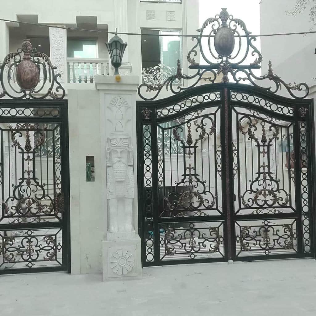 ساخت درب حیاط فرفورژه نمای رومی متقارن در اهواز