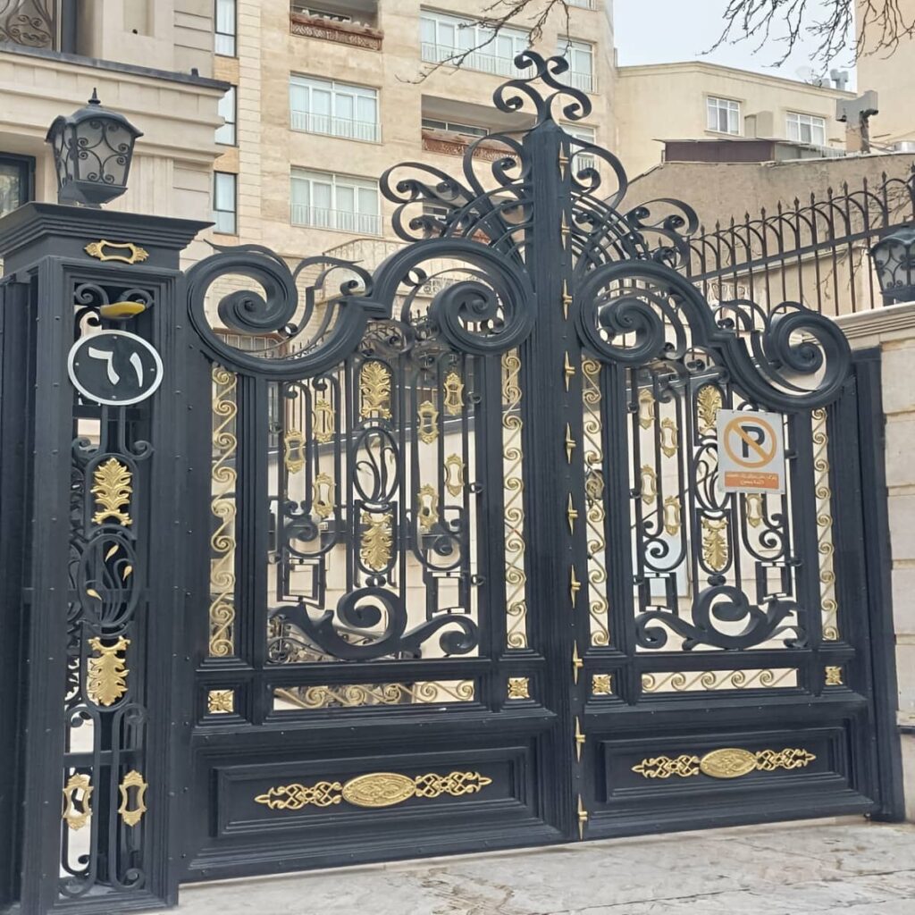 ساخت درب پارکینگ ویلایی دو لنگه با قاب و شاسی مناسب در اهواز ساخت درب پارکینگ ویلایی دو لنگه با قاب و شاسی مناسب در اهواز