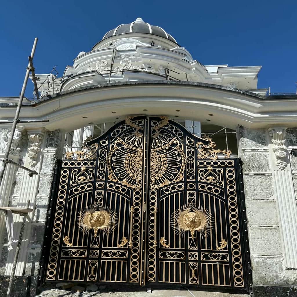 خدمات نصب درب حیاط ویلایی قوسی با قاب مناسب در اهواز