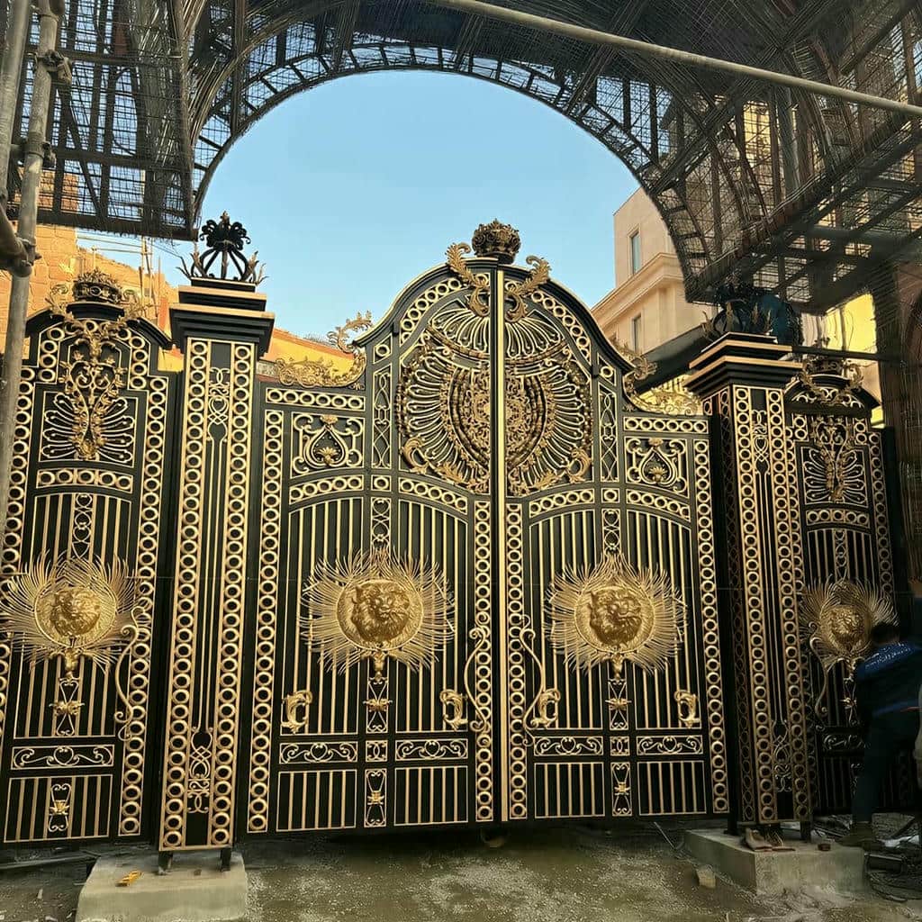 ساخت درب حیاط قاب فلزی فرفورژه در اهواز