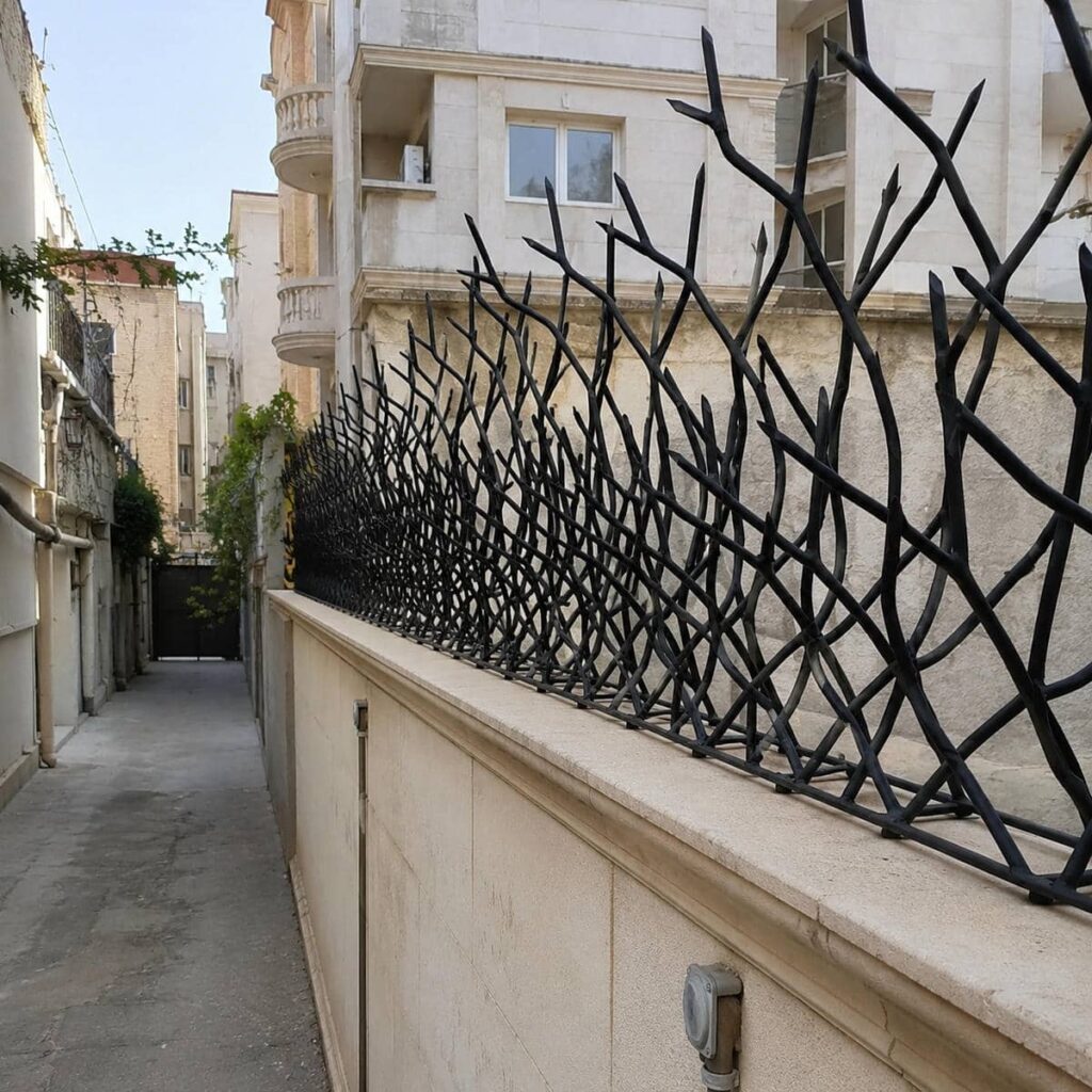 مدل حفاظ شاخ گوزنی پرتراکم برای دیوار حیاط در اهواز