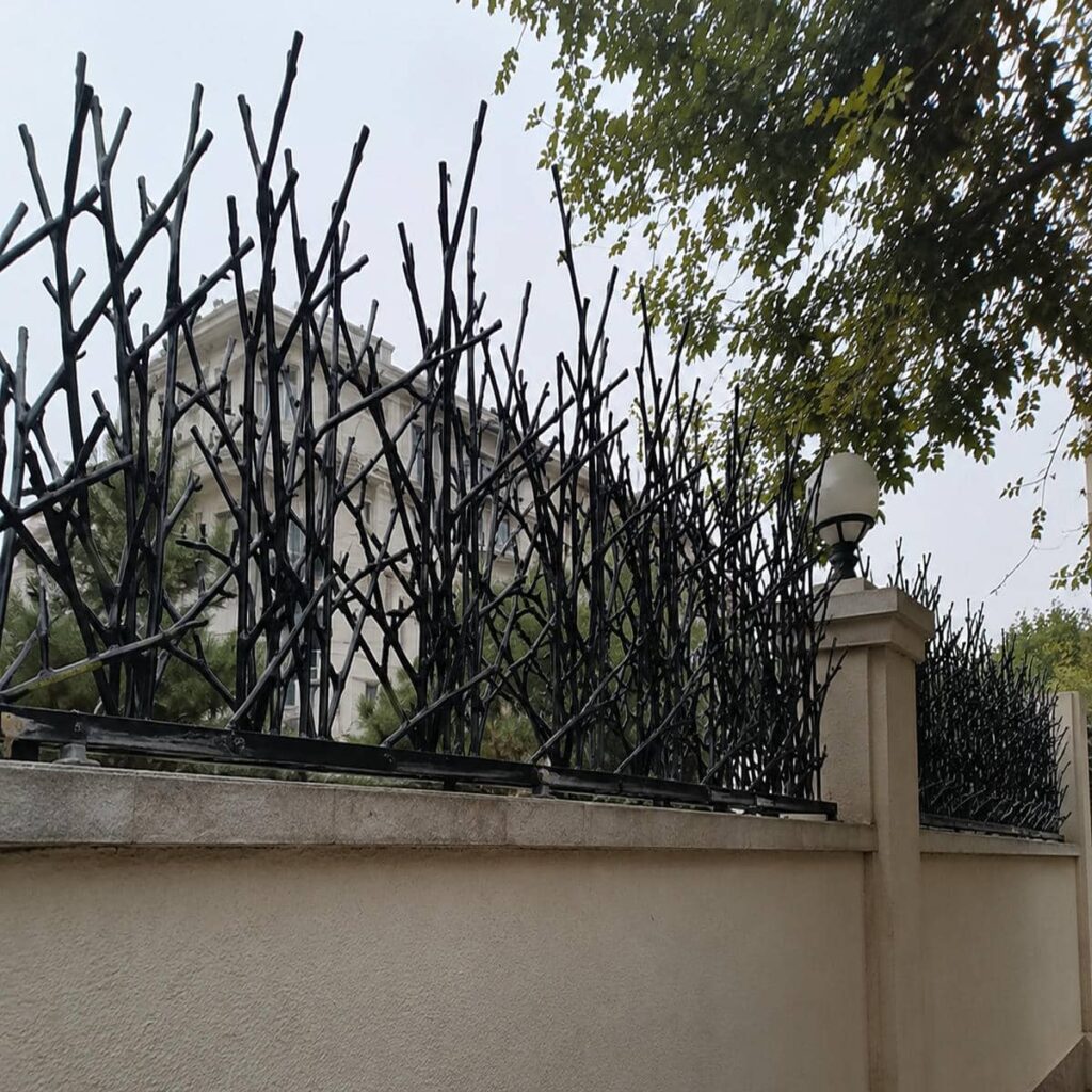 حفاظ دیوار ساده با فریم فلزی هماهنگ در اهواز