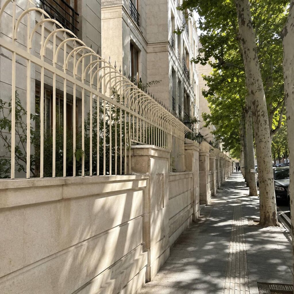 نصب حفاظ دیوار رنگ کوره ای روی بستر سنگی در اهواز نصب حفاظ دیوار رنگ کوره ای روی بستر سنگی در اهواز