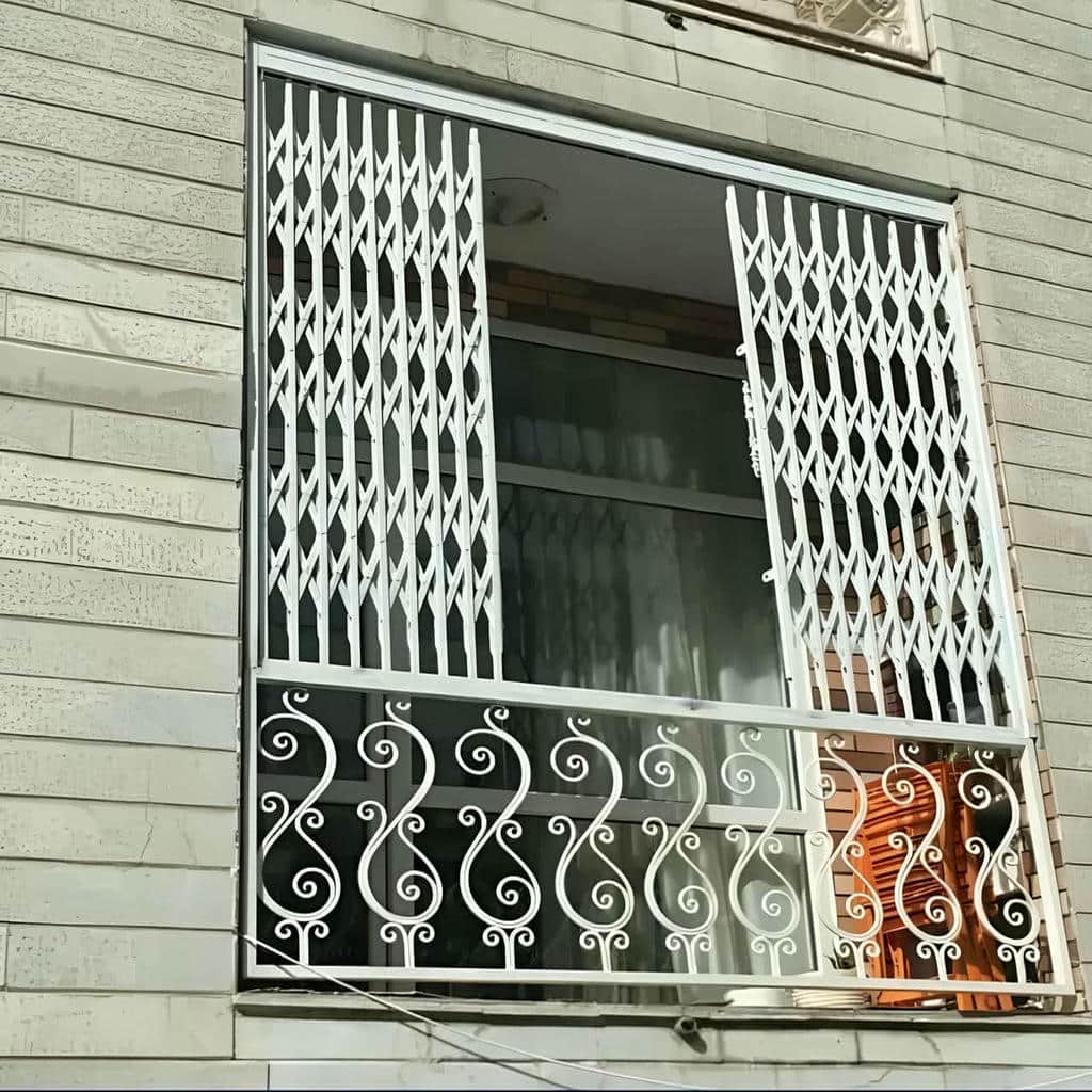 نصب حفاظ پنجره متحرک کشویی با تراز دقیق ریل در اهواز نصب حفاظ پنجره متحرک کشویی با تراز دقیق ریل در اهواز
