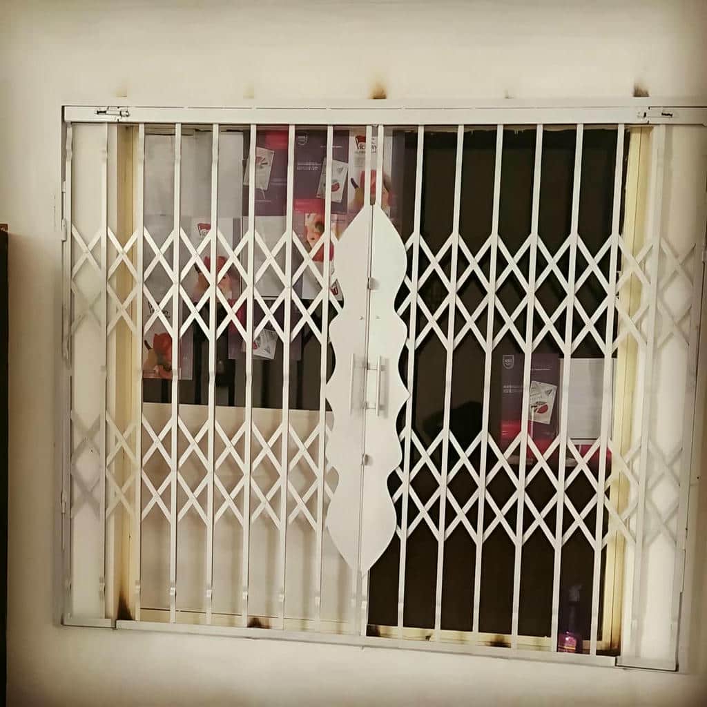اجرای حفاظ پنجره متحرک کشویی با غلتک مناسب در اهواز اجرای حفاظ پنجره متحرک کشویی با غلتک مناسب در اهواز