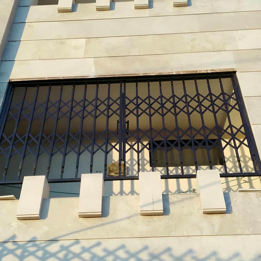 حفاظ پنجره متحرک کشویی دولنگه مناسب دهانه عریض در اهواز