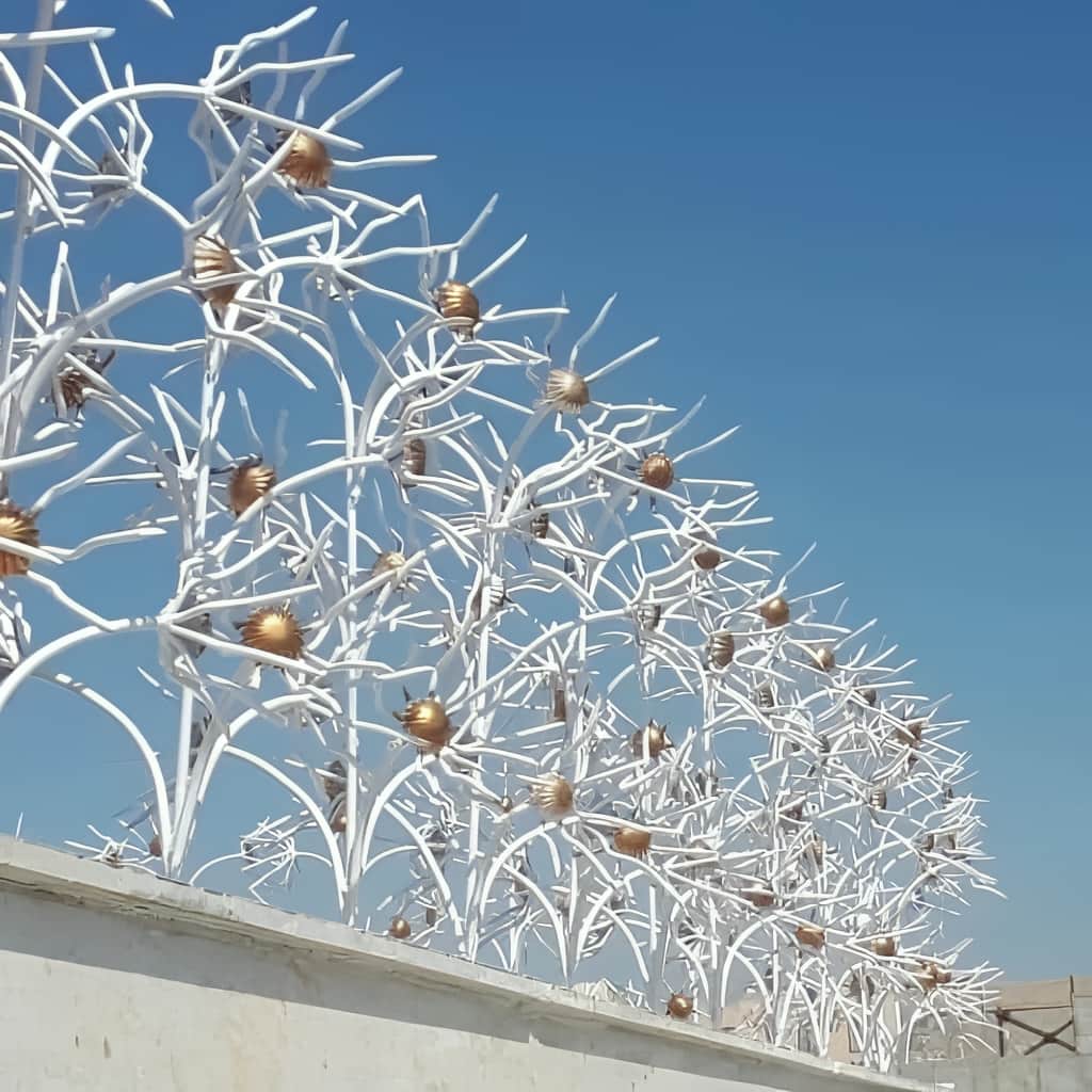 نرده حفاظ دیوار اهواز با ساختار شاخه‌ای