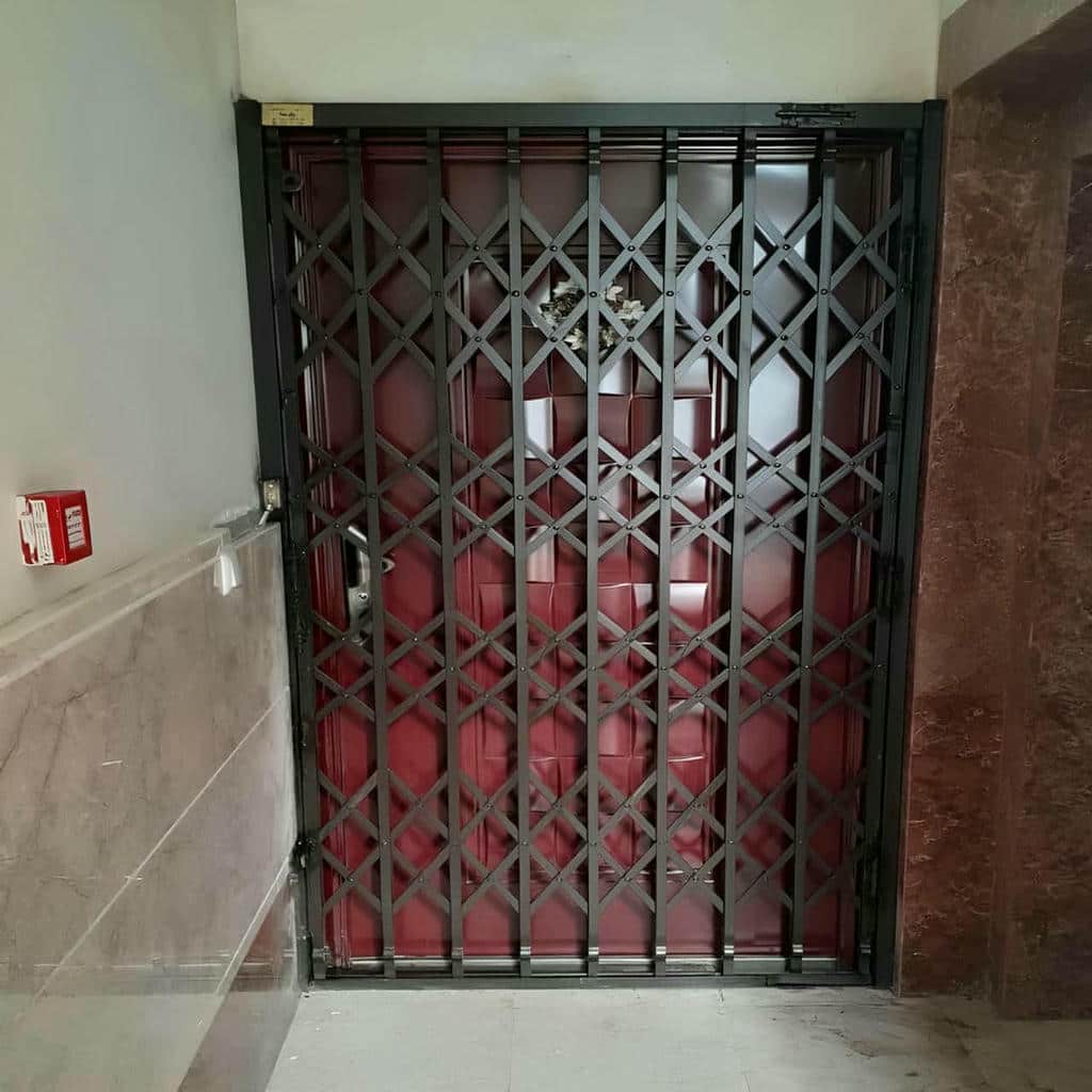 حفاظ آکاردئونی رنگ تیره ورودی