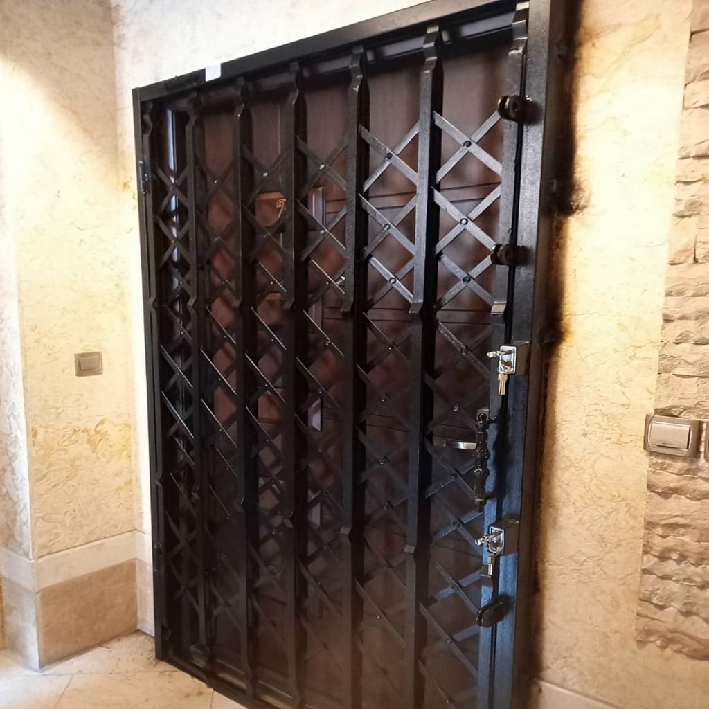 درب آکاردئونی اهواز با قفل مطمئن