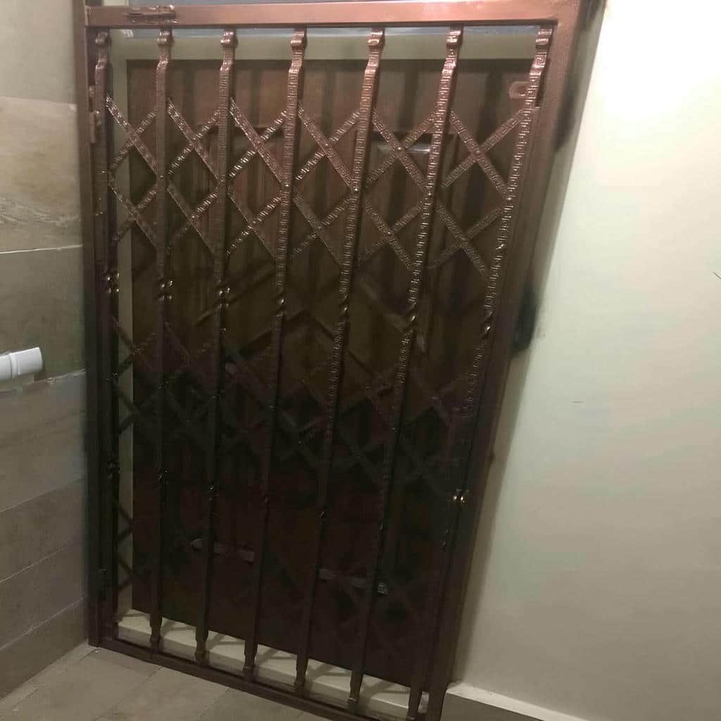 حفاظ آکاردئونی ورودی ساختمان با پوشش مناسب