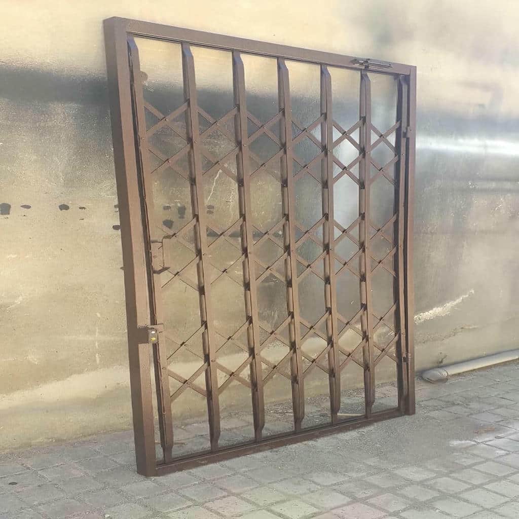 درب آکاردئونی آپارتمان اهواز نمای مدرن