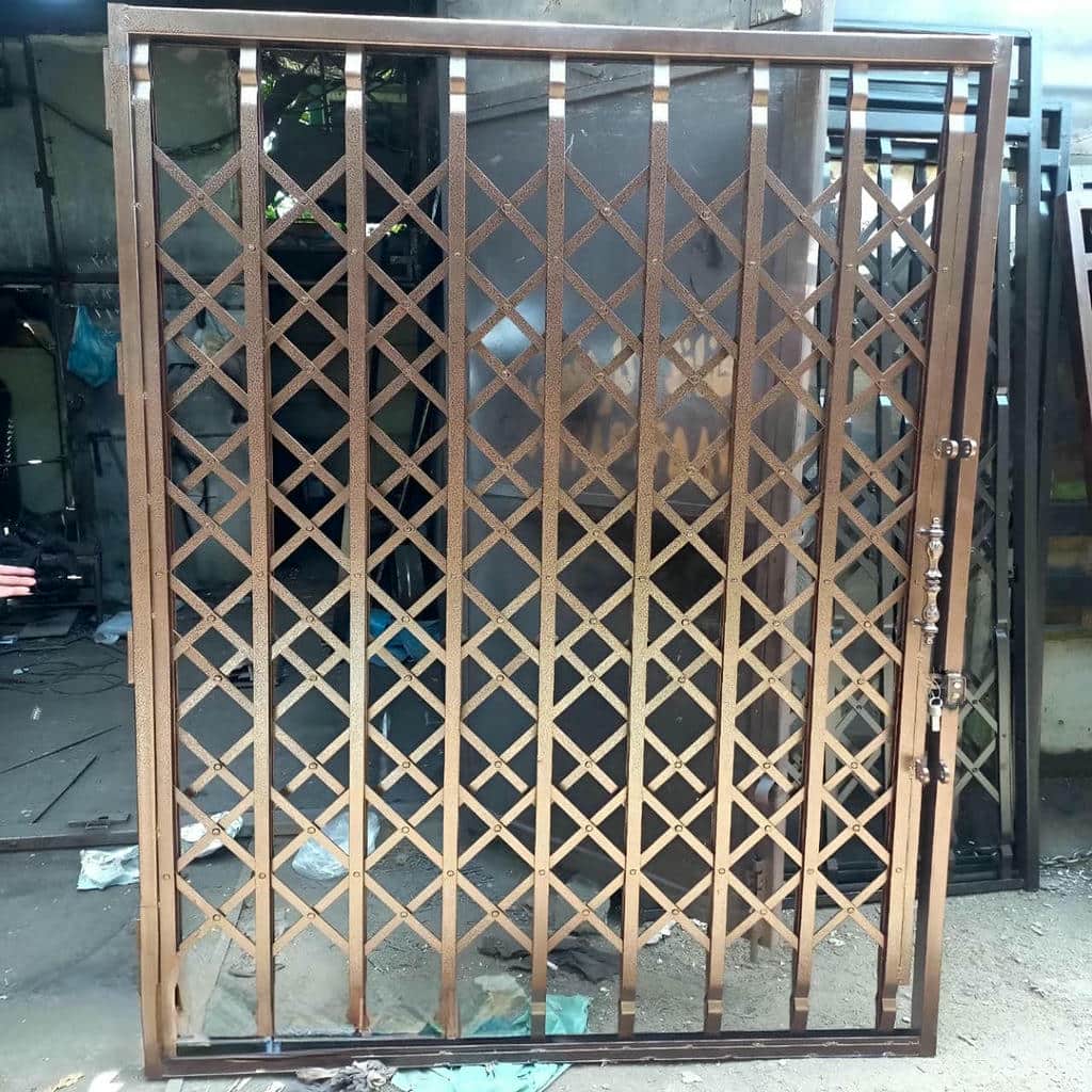 گارد آکاردئونی رنگ شده برای راهرو
