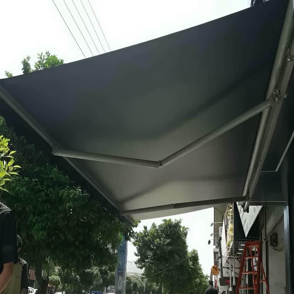 سایبان بازویی با بازوهای مقاوم ساختمان