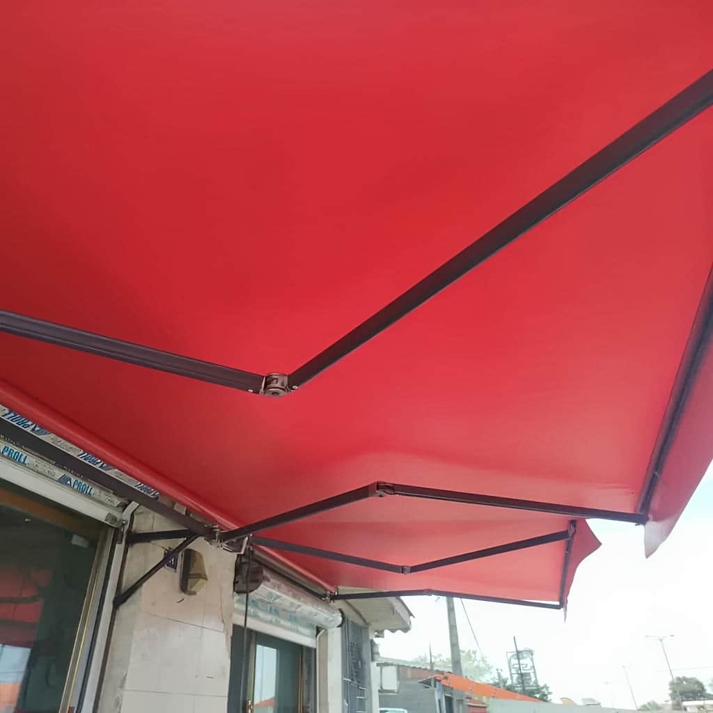 سایه بان متحرک با طراحی کاربردی
