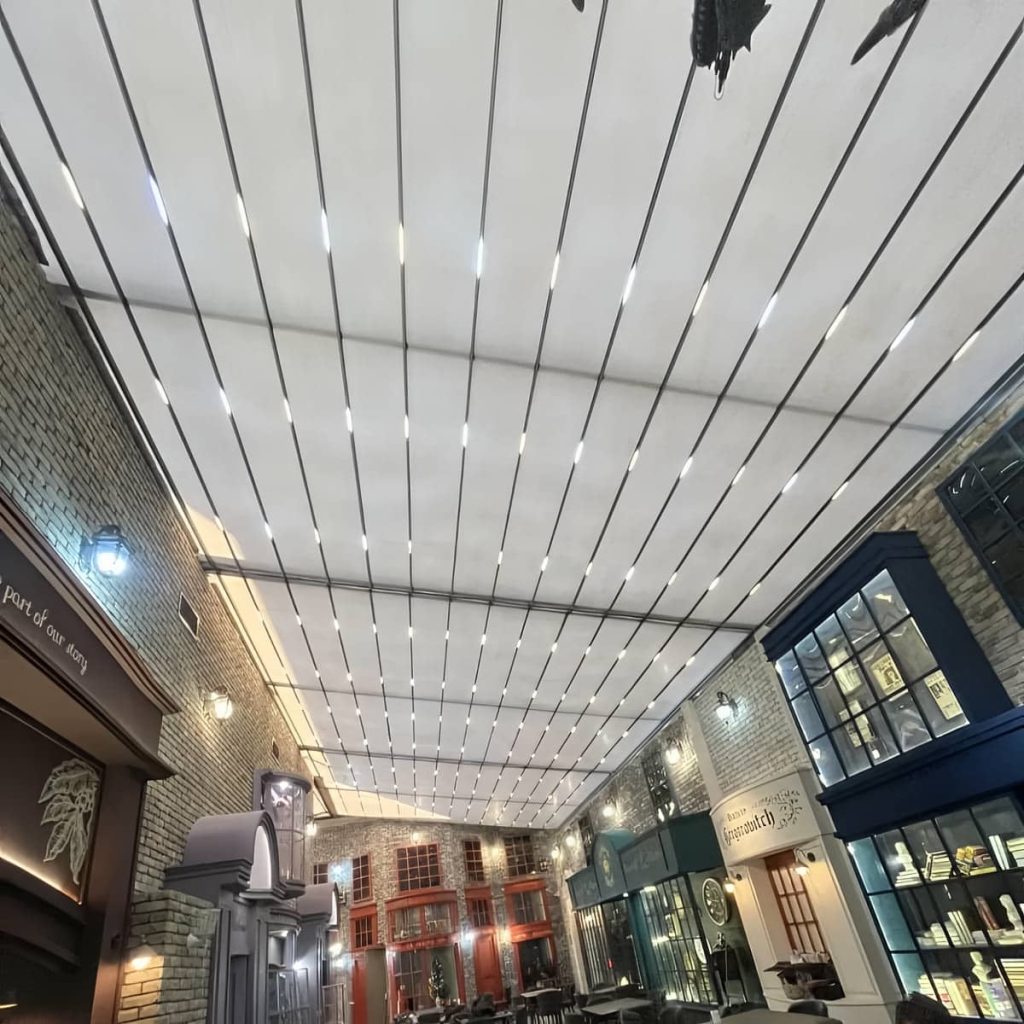 سایبان تاشو با پارچه رنگی فضای باز