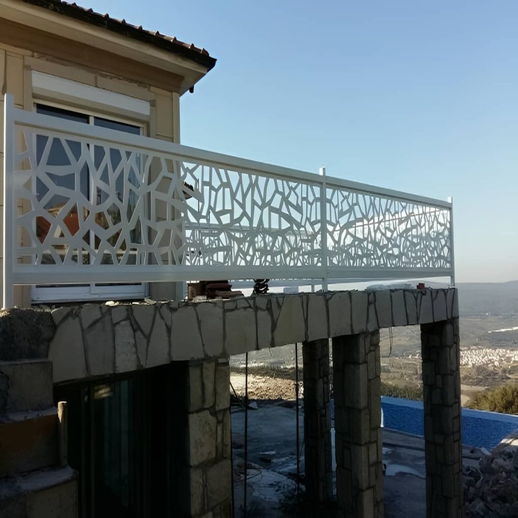 هندریل راه پله فلزی با فرم ساده هندریل راه پله فلزی با فرم ساده