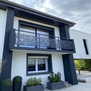 هندریل راه پله فلزی اهواز با طراحی مقاوم