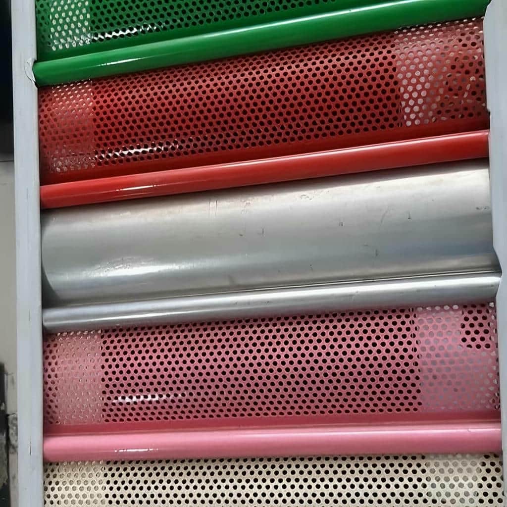 کرکره پانچ دار رنگی برای فضای تجاری