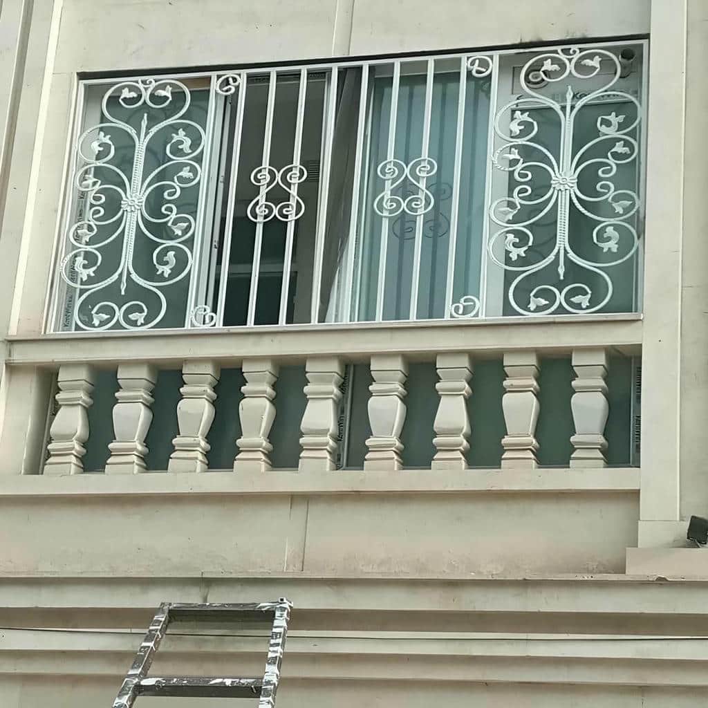 حفاظ پنجره فرفورژه اهواز نمای کلاسیک حفاظ پنجره فرفورژه اهواز نمای کلاسیک