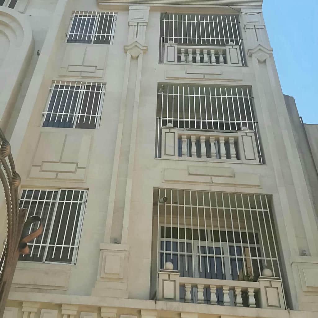 حفاظ پنجره آهنی با فرم ساده