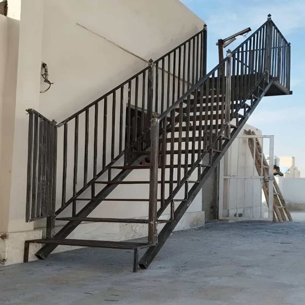 حفاظ بالکن فلزی برای تراس ساختمان
