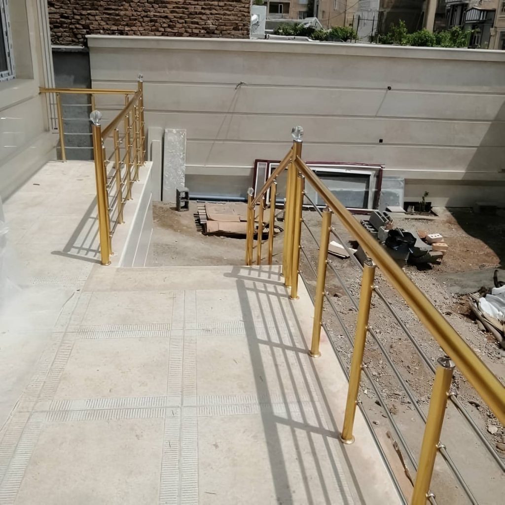 دست انداز راه پله با طراحی هماهنگ داخلی