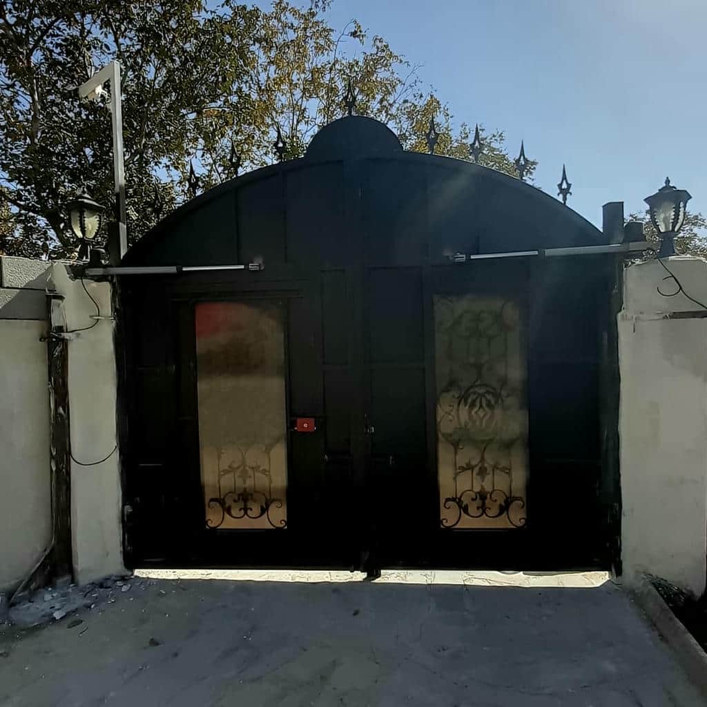 جک ریلی مشکی درب حیاط مدرن