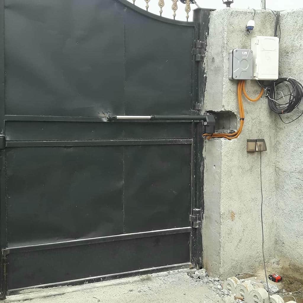 موتور برقی پارکینگ در نمای ورودی