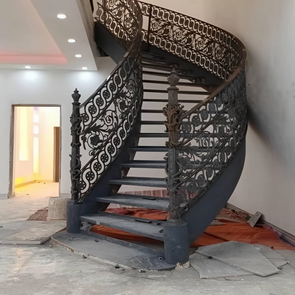 نرده فرفورژه راه پله طرح کلاسیک
