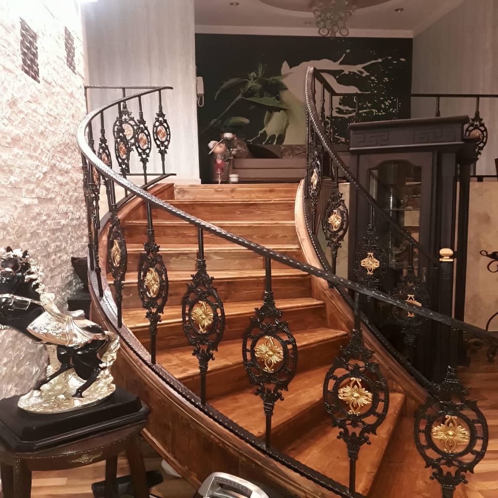 نرده پله فرفورژه با پوشش رنگی