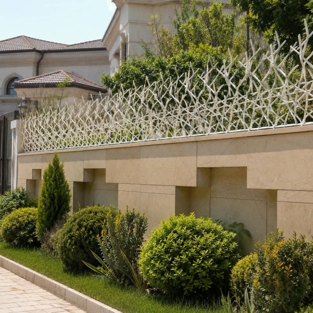 حفاظ دیوار حیاط اهواز با پوشش مقاوم تیره