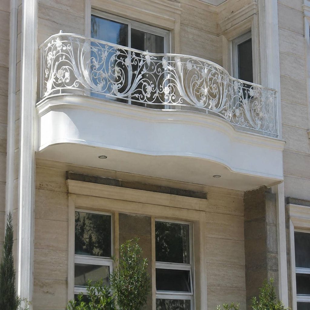 حفاظ تراس فلزی با جزئیات ظریف